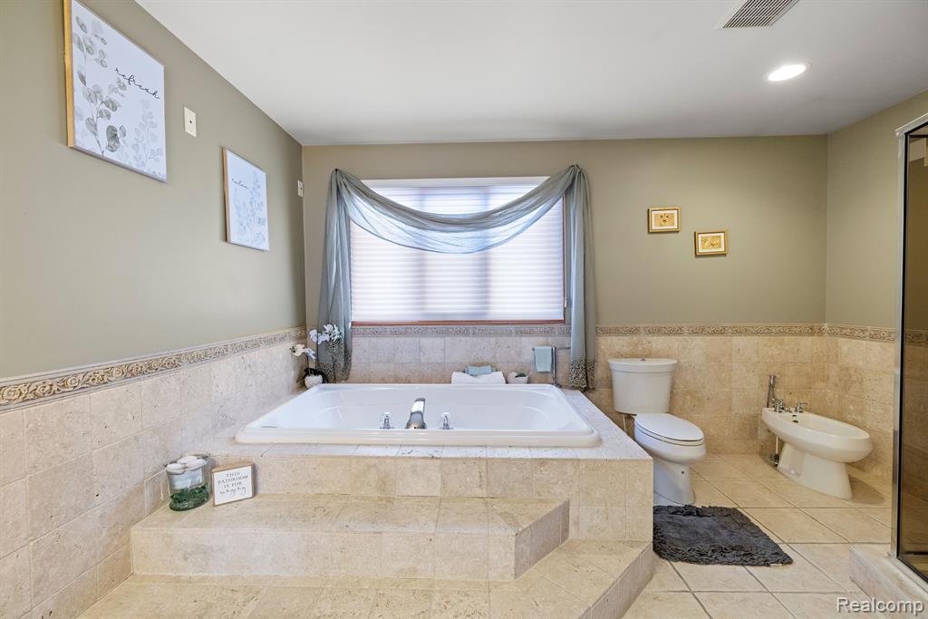 49332 GOLDEN LAKE Drive, Shelby Twp, MI 48315 — Photo 35