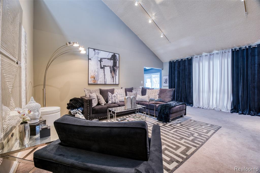 5292 Pond Bluff Drive, West Bloomfield, MI 48323 — Photo 46
