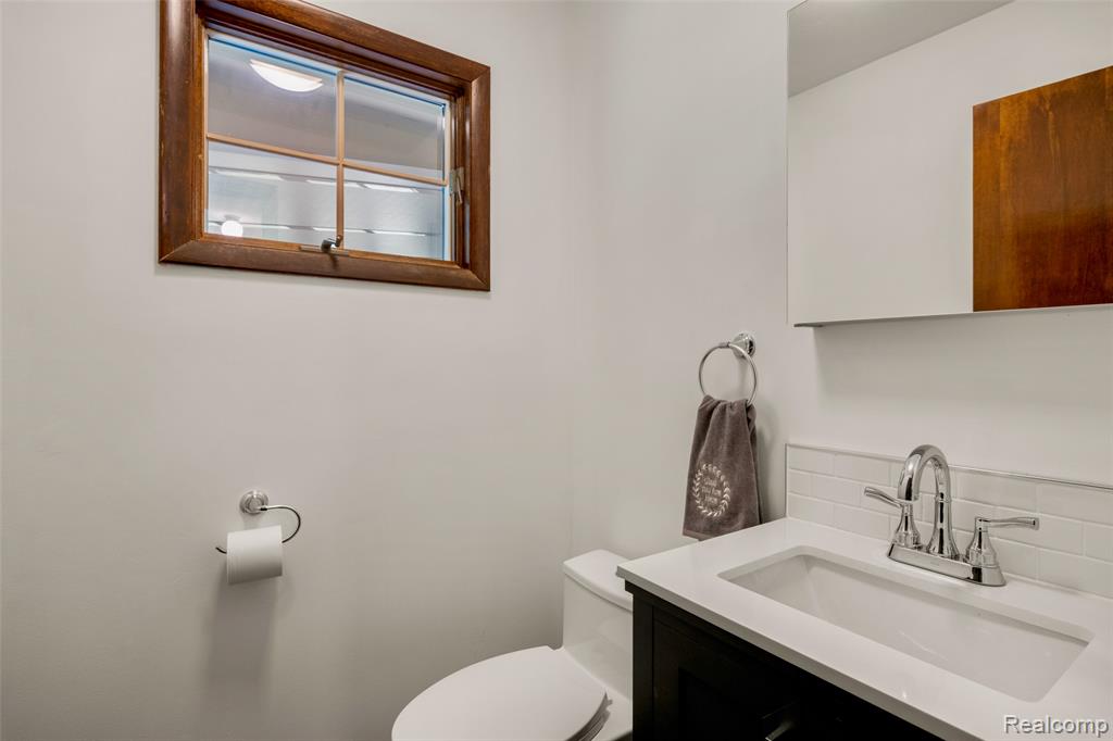 595 N Cedar Road, Fowlerville, MI 48836 — Photo 27