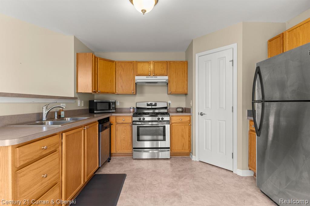 3972 ELIZABETH Avenue, Canton, MI 48188 — Photo 8