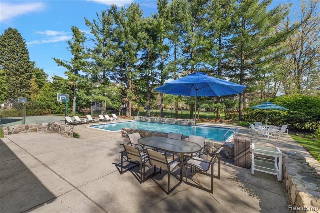 7179 Leyland Court, Bloomfield Hills, MI 48301 — Photo 33