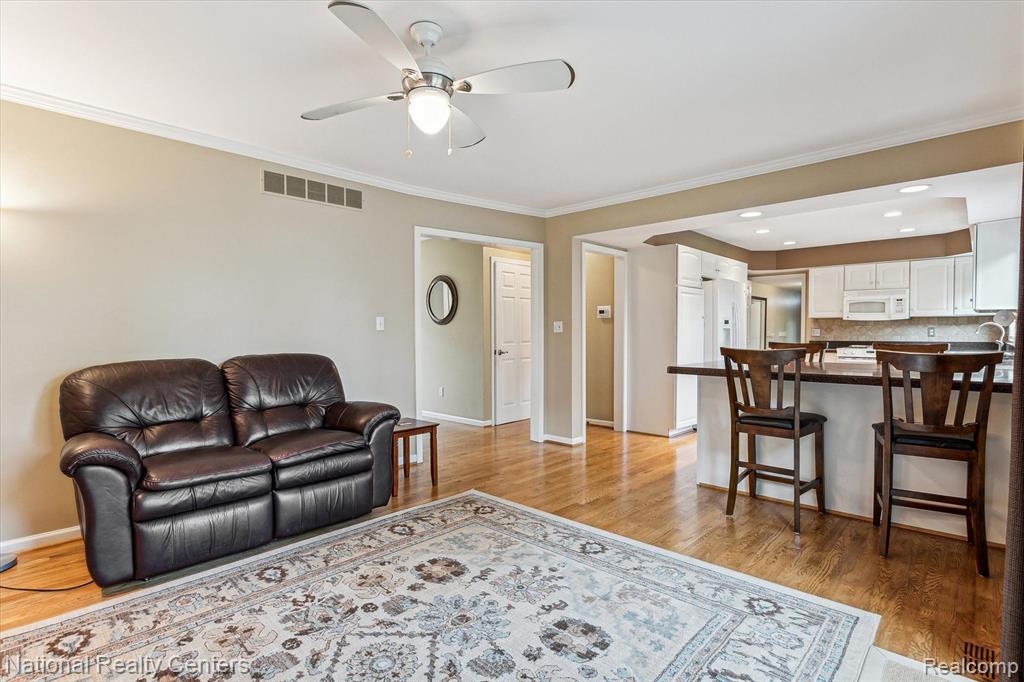 42372 COTSWOLD Court, Northville, MI 48168 — Photo 21