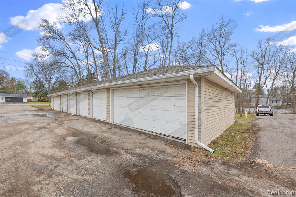 2249 S Commerce Road, Wolverine Lake, MI, 48390