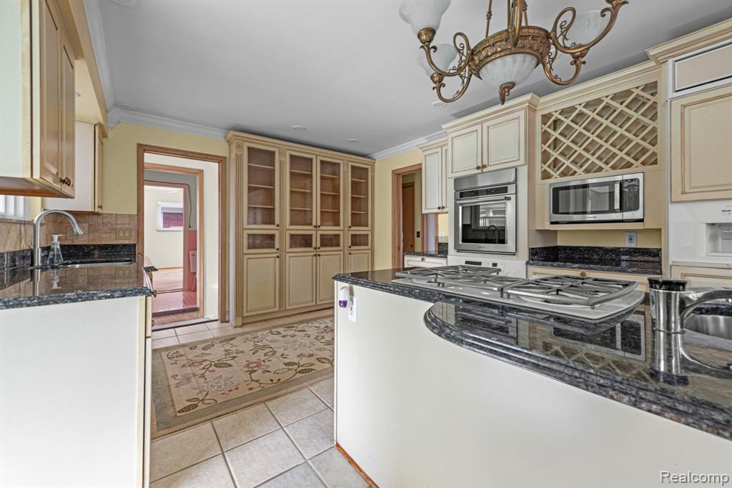 20085 Wedgewood Drive, Grosse Pointe Woods, MI 48236 — Photo 13