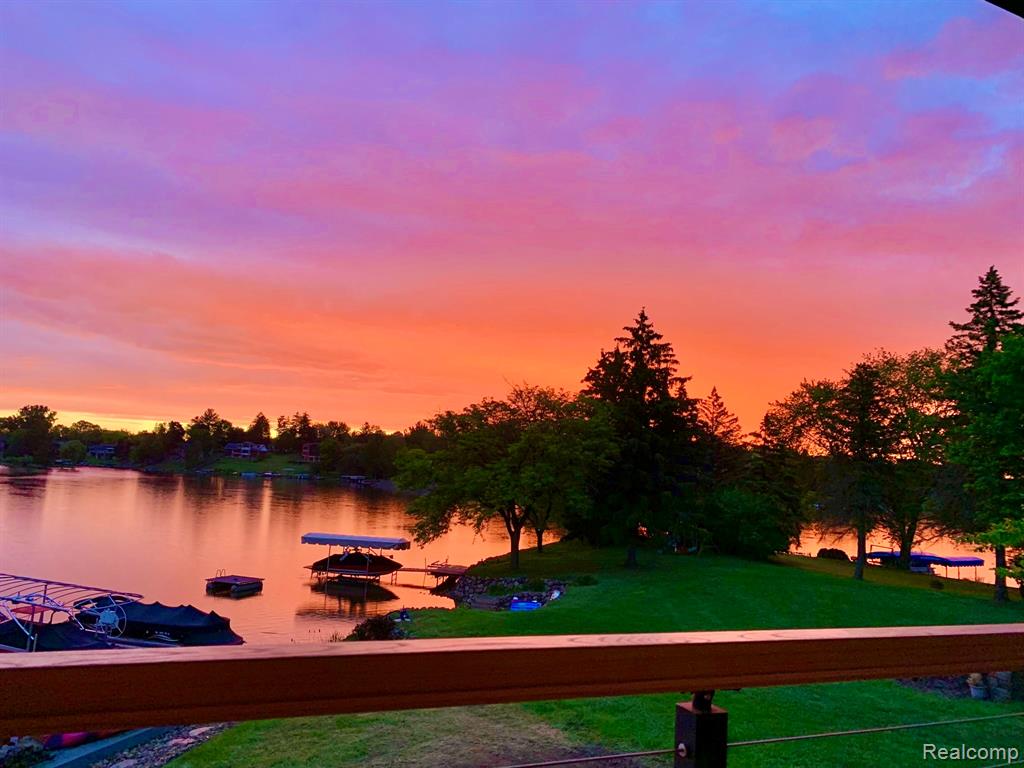 7020 Driftwood Drive, Fenton, MI 48430 — Photo 12