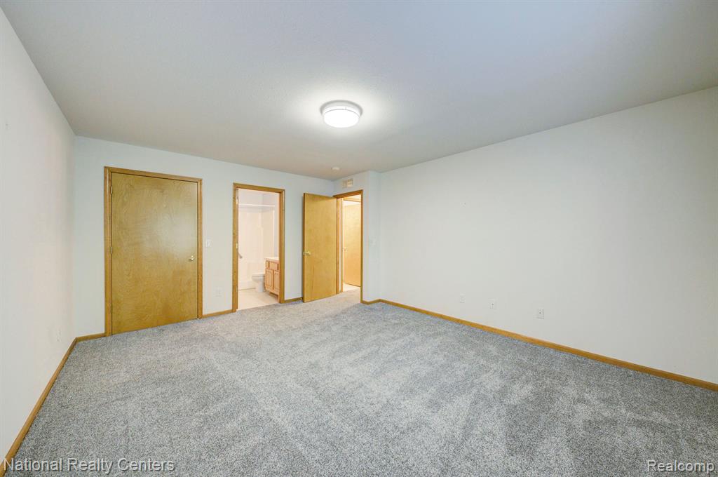 306 MARIGOLD Circle, Westland, MI — Photo 17