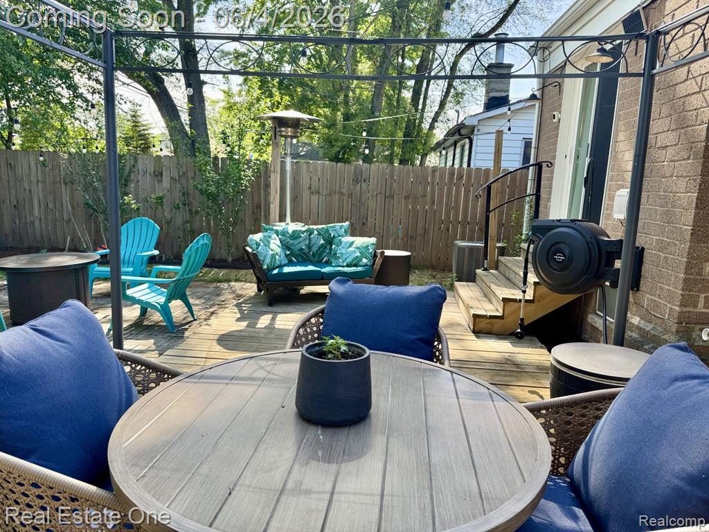 311 W Brockton Avenue, Madison Heights, MI 48071 — Photo 5