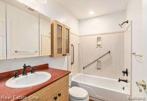 1814 COLONIAL VILLAGE Way, 2, Waterford, MI 48328 — Photo 10