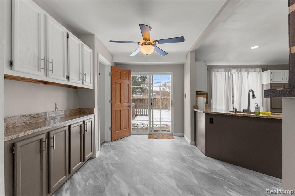 4255 SAMOSET Road, Royal Oak, MI 48073 — Photo 11