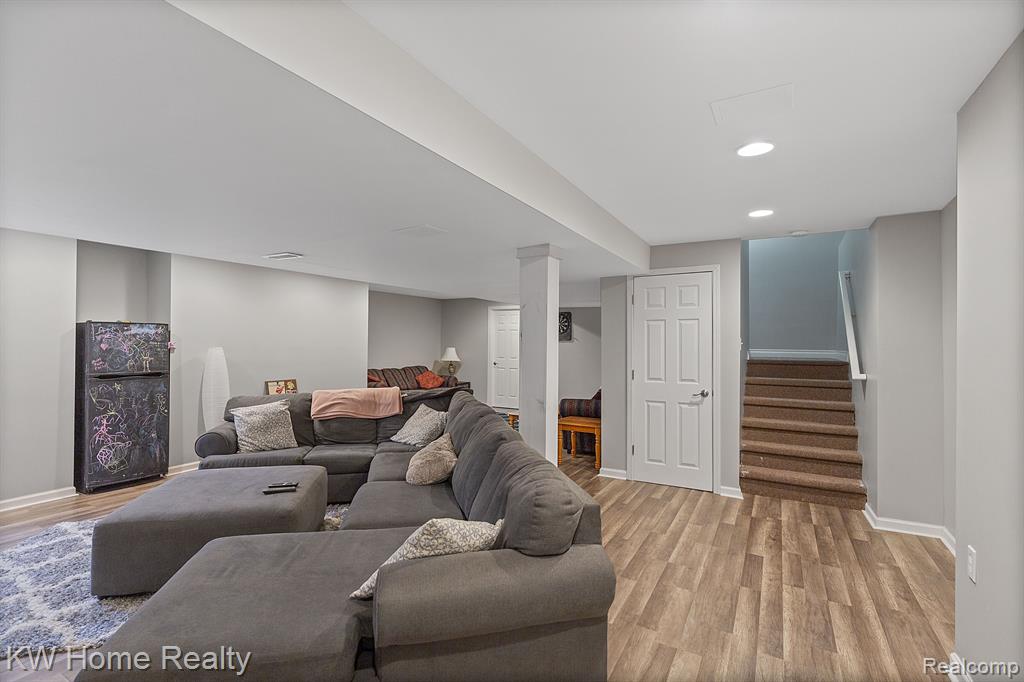 28642 OAKMONTE Circle W, New Hudson, MI 48165 — Photo 22