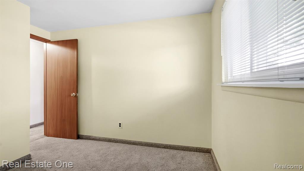 9384 Elaine Court, Taylor, MI 48180 — Photo 16