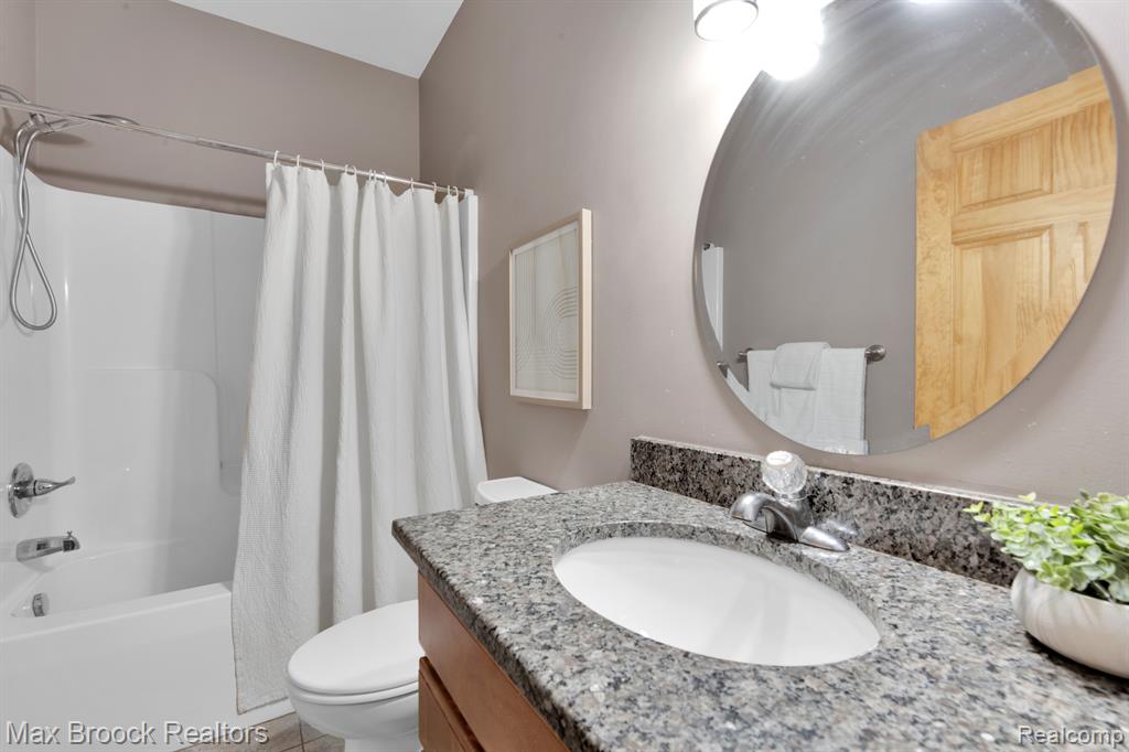 6300 HAZARD Road, Fenton, MI 48430 — Photo 16