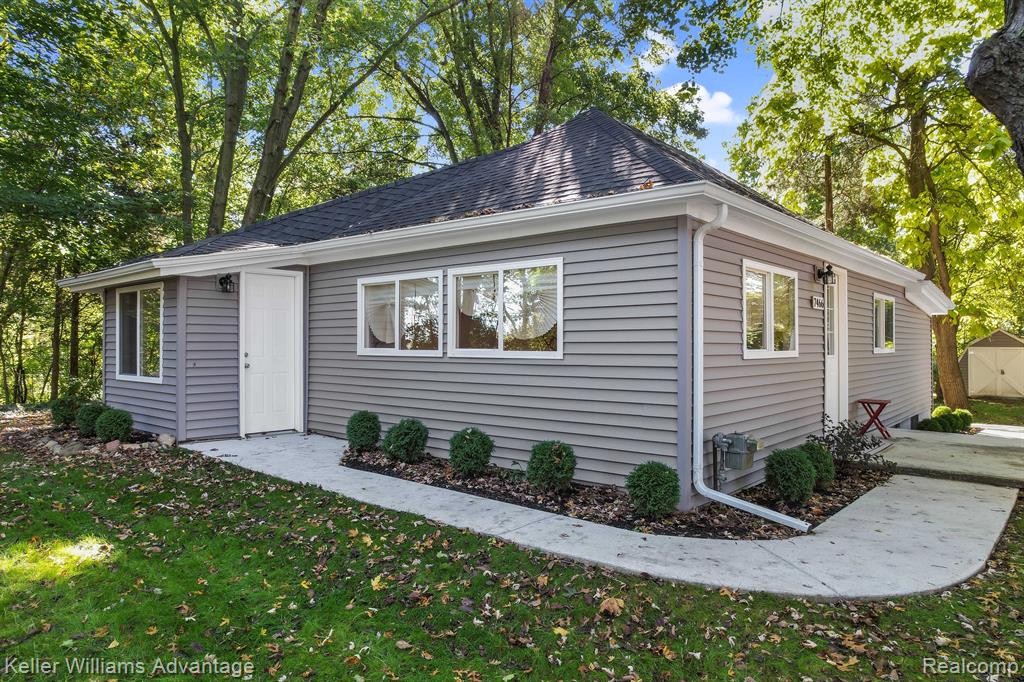 7466 LONGWORTH Drive, Brighton, MI 48116 — front exterior