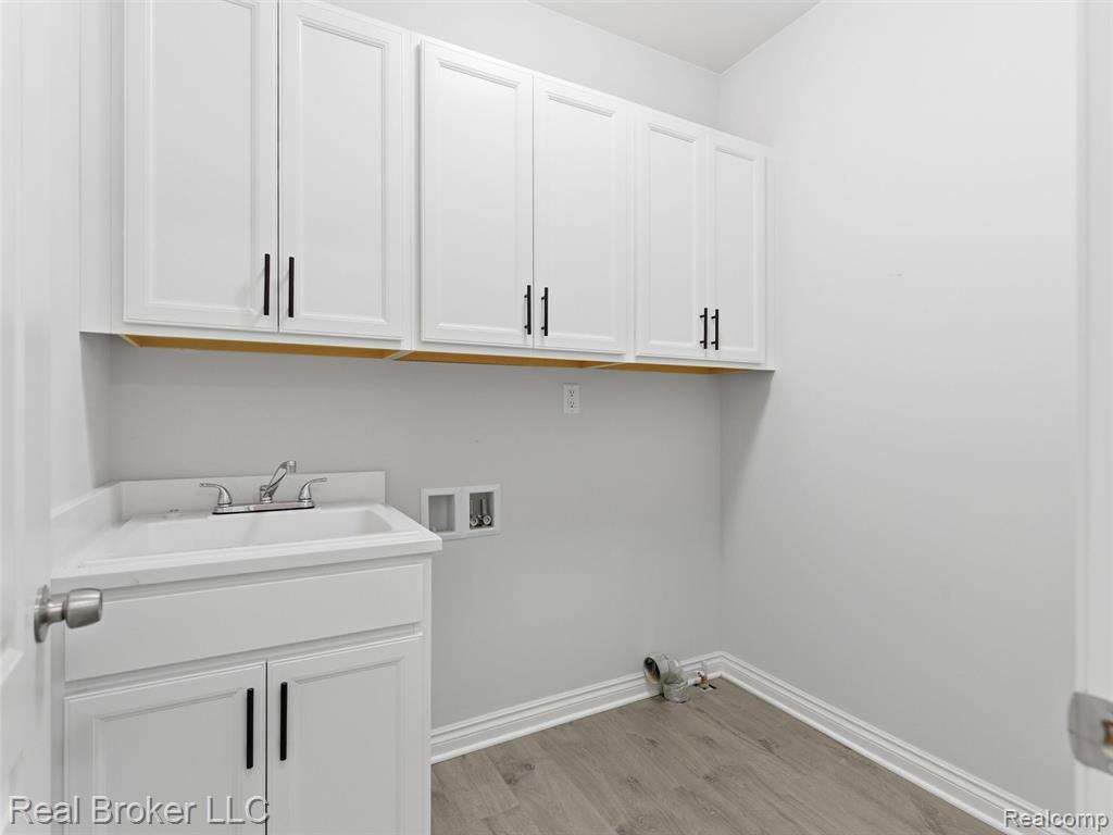 47124 Rosevillage Court, Shelby Twp, MI 48315 — Photo 9