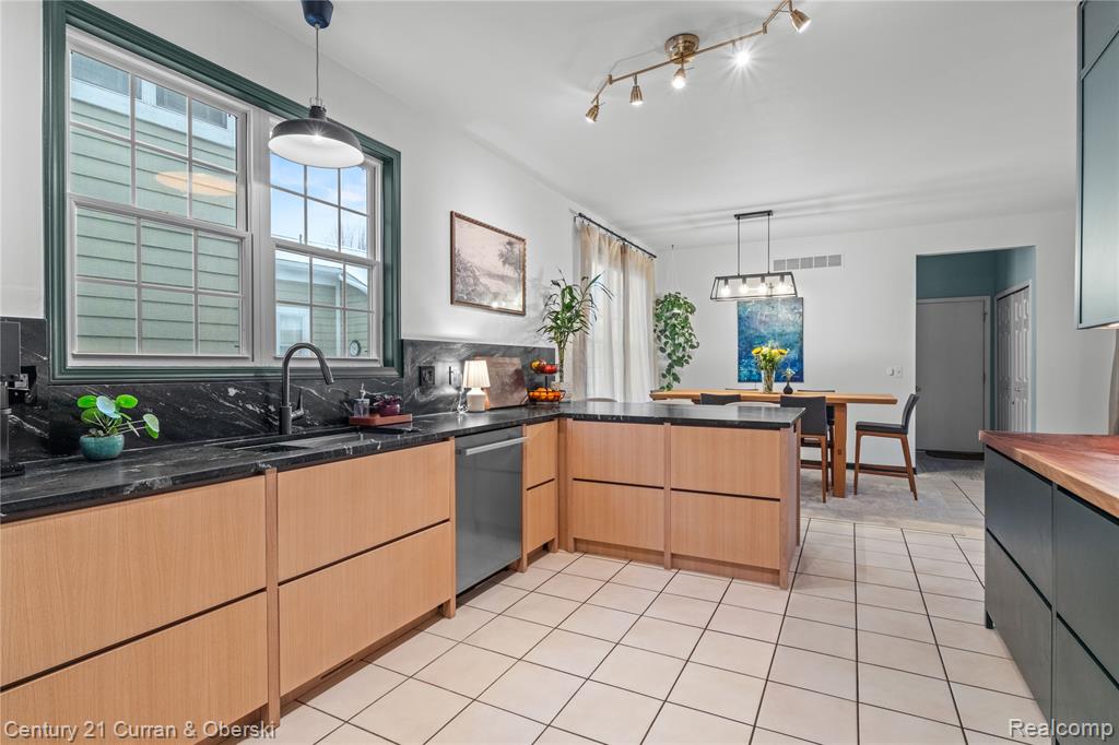 43107 Emerson Way, Novi, MI 48377 — Photo 18