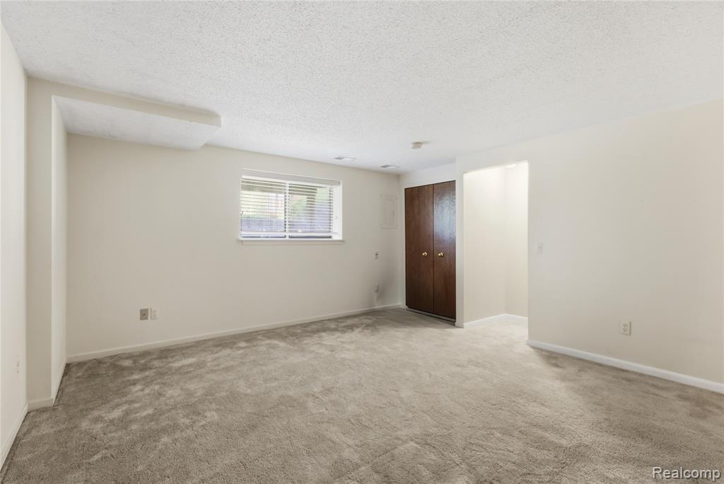 5736 Woodland View, Clarkston, MI — Photo 35