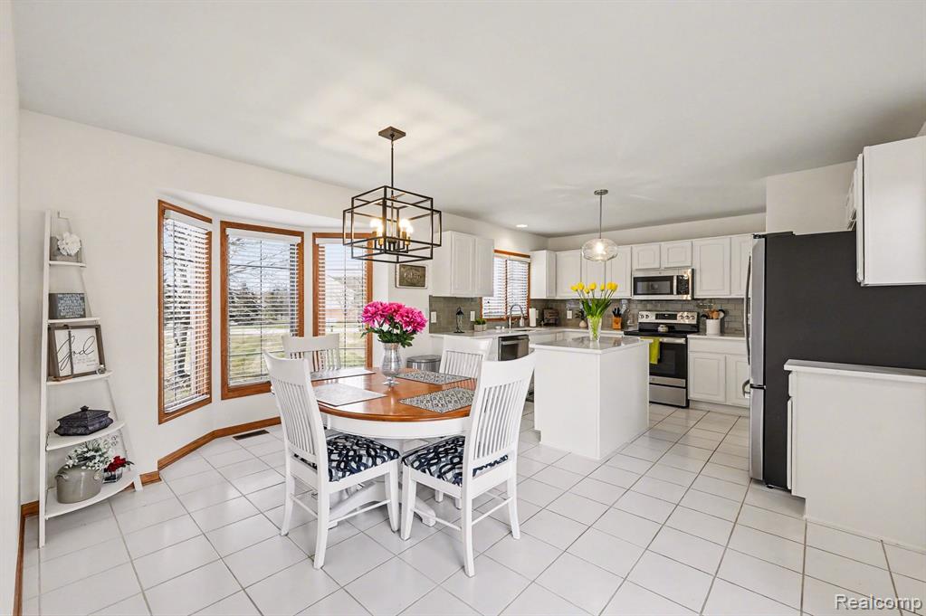 54568 Marissa Court, Utica, MI 48316 — Photo 4
