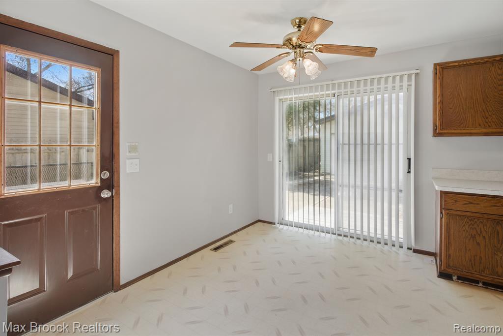 47445 DEQUINDRE Road, Rochester Hills, MI 48307 — Photo 6