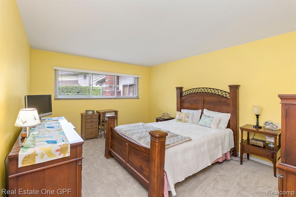 60 MOORLAND Drive, Grosse Pointe Shores, MI 48236 — Photo 32