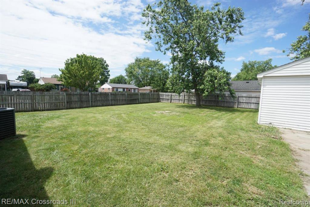 10152 HAMILTON Street, Van Buren, MI 48111 — Photo 18
