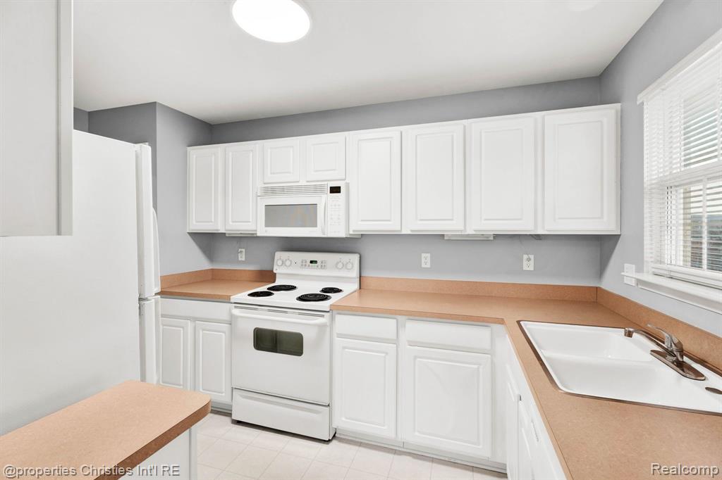 1858 Flagstone Circle, #49, Rochester, MI 48307 — Photo 10