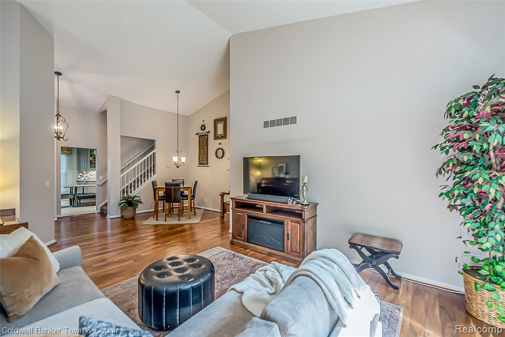 642 Chestnut Drive, Wixom, MI 48393 — Photo 14