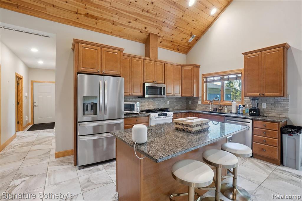 6300 Hazard Road, Oceola, MI 48430 — Photo 12