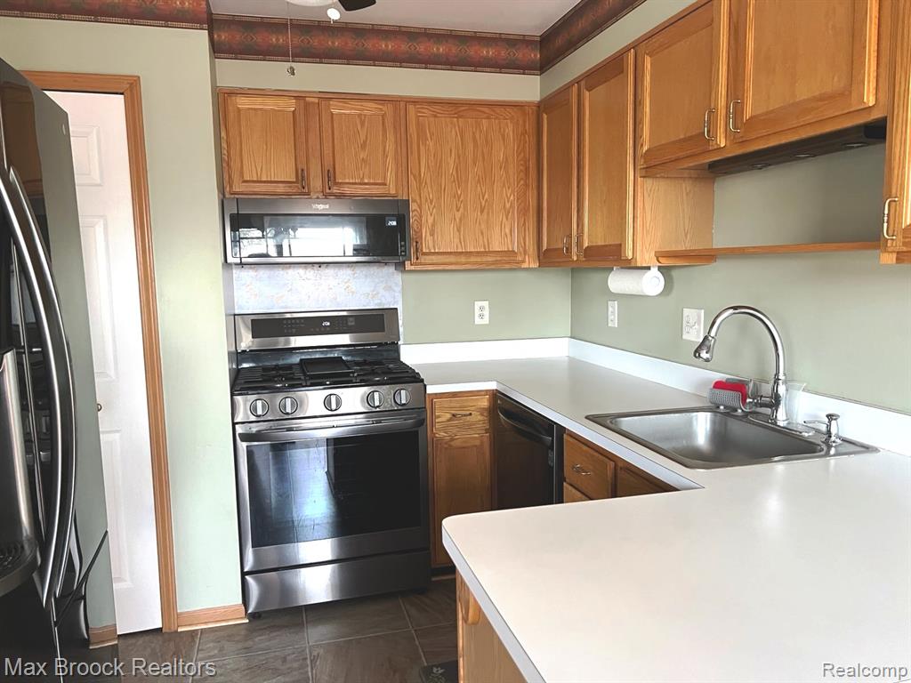 4062 Heatherwood Court, Warren, MI 48092 — Photo 8
