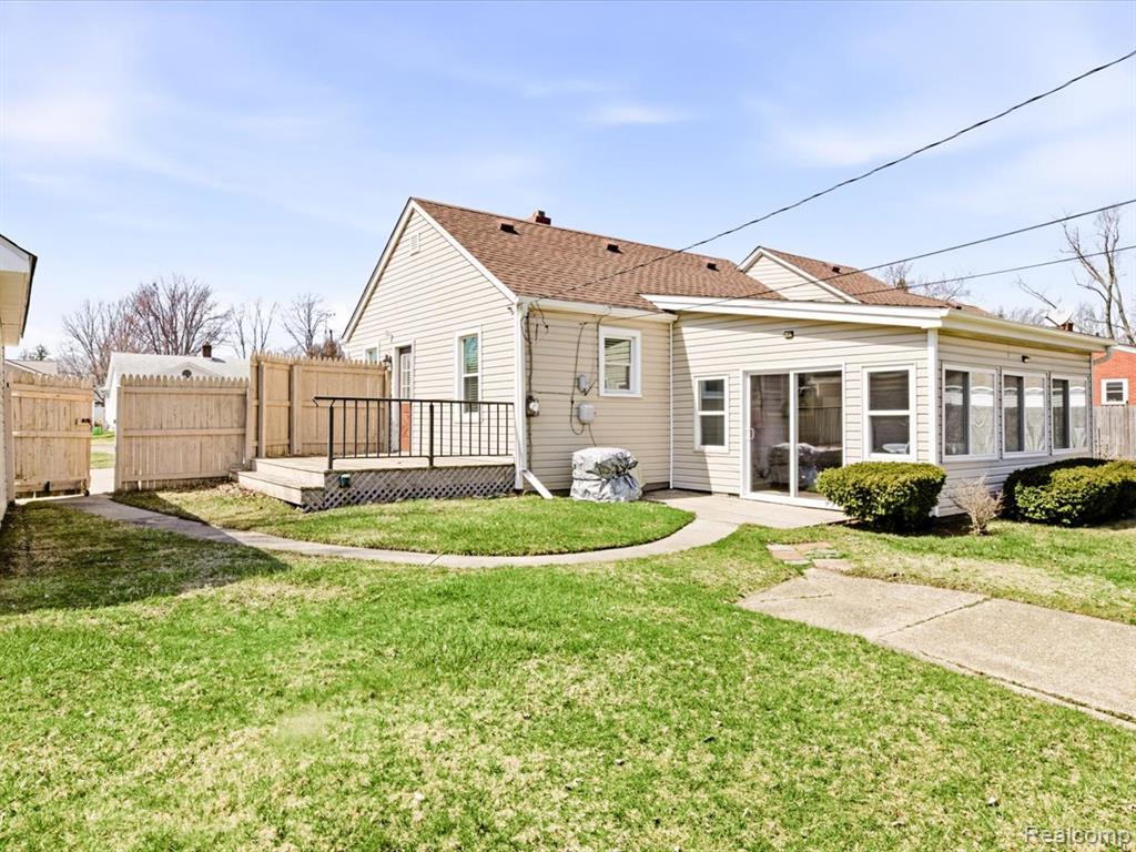 1561 Pennsylvania Avenue, Marysville, MI 48040 — Photo 3