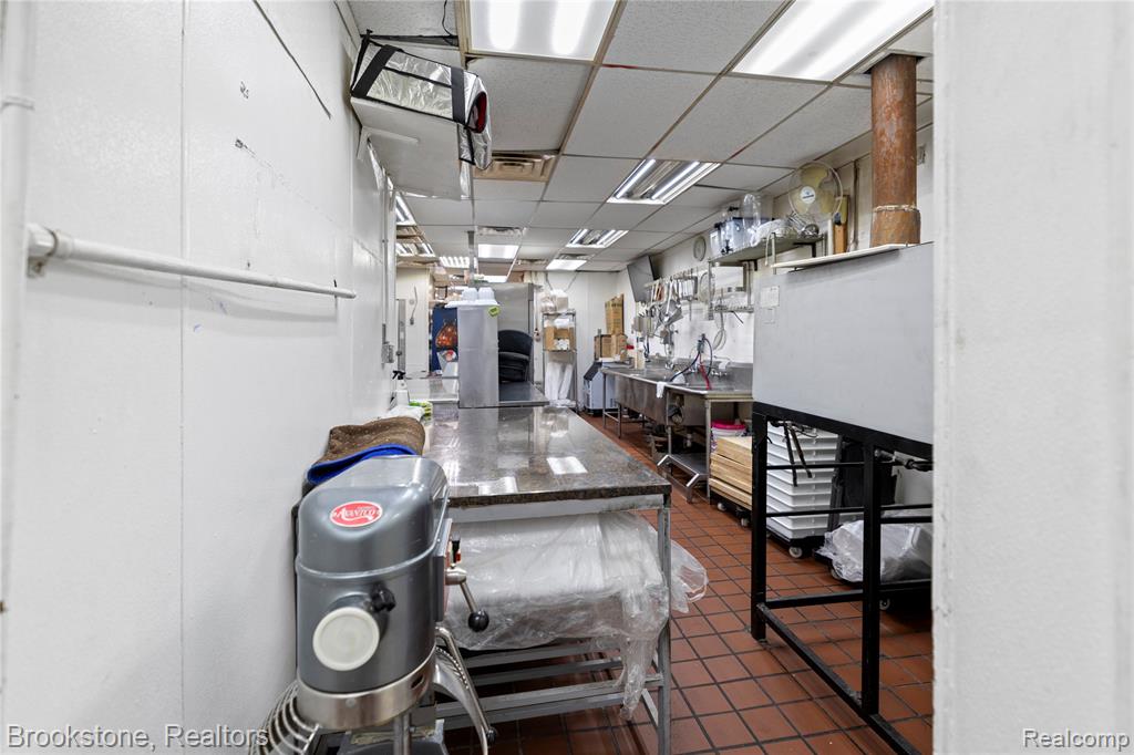 16645 W Warren Avenue, Detroit, MI, 48228