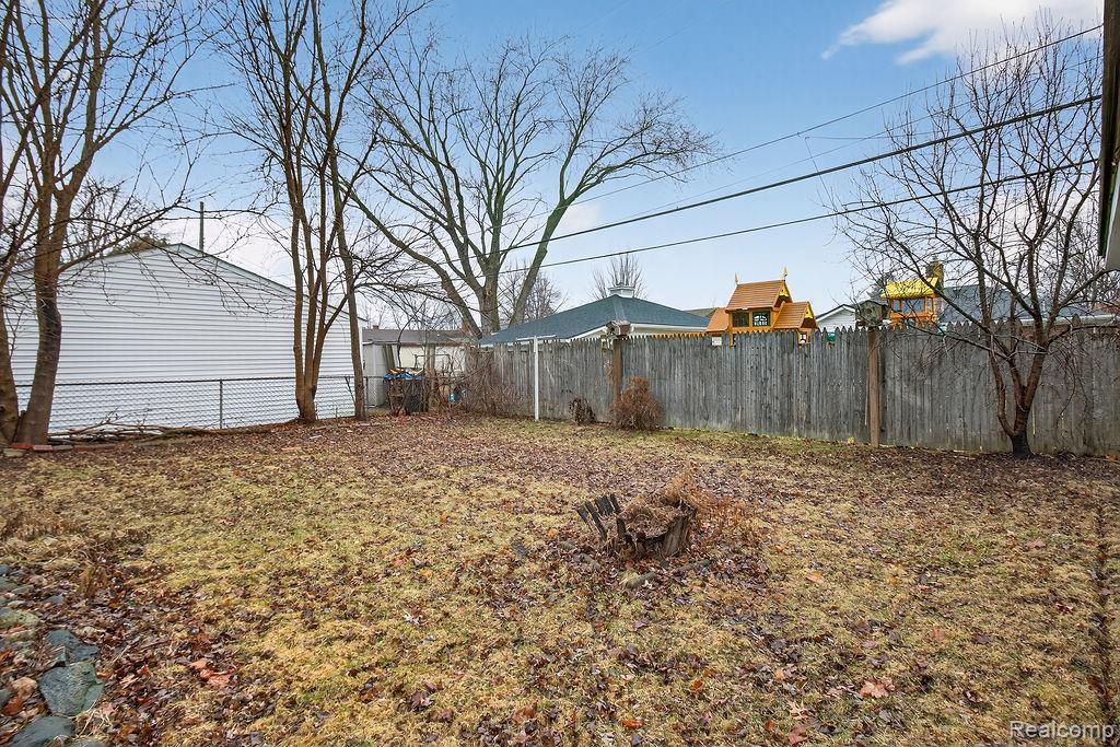 829 Chippewa Street, Mount Clemens, MI 48043 — Photo 19