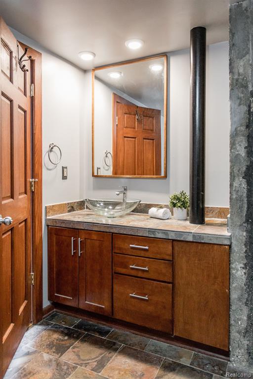 1395 ANTIETAM Avenue, 49, Detroit, MI 48207 — Photo 8