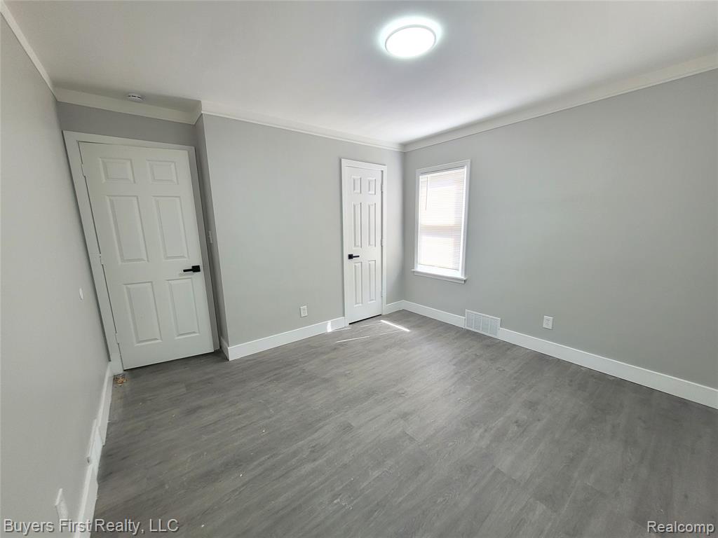 8710 Albany Street, Oak Park, MI 48237 — Photo 10