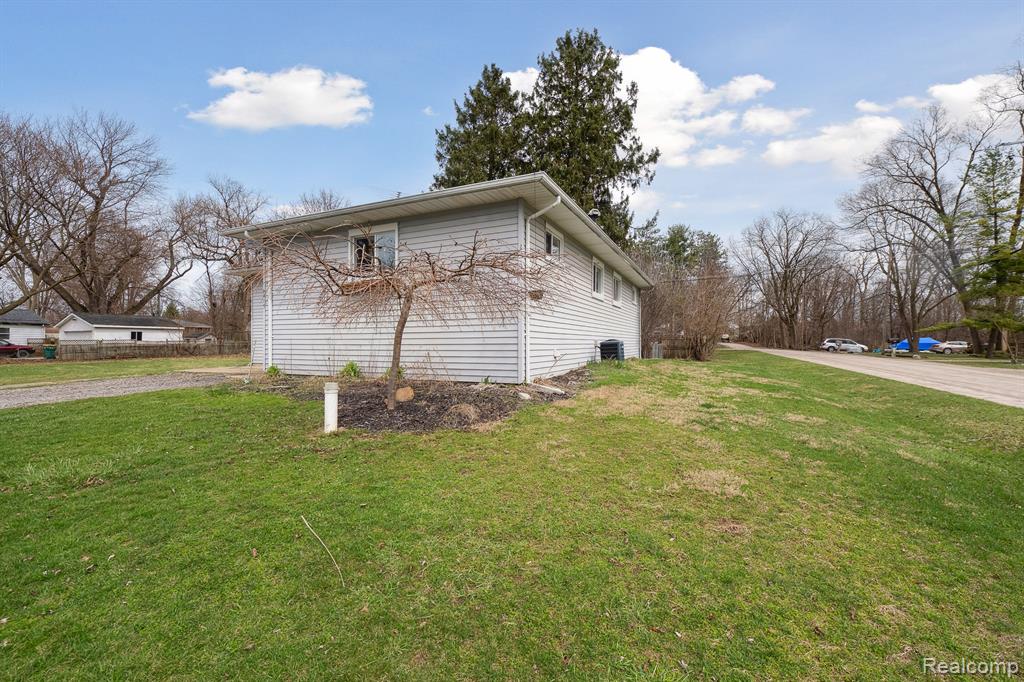 9014 GROVE Drive, Whitmore Lake, MI 48189 — Photo 29