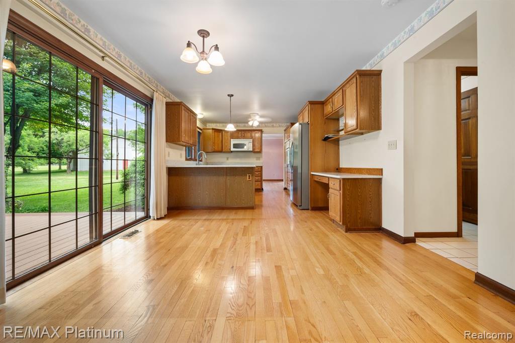 12902 Autumn Ridge Court, Milford, MI 48380 — Photo 19