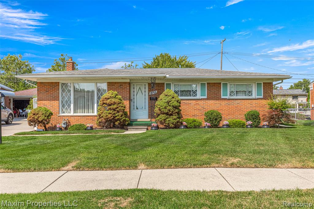6545 N Charlesworth Street, Dearborn Heights, MI 48127 — front exterior