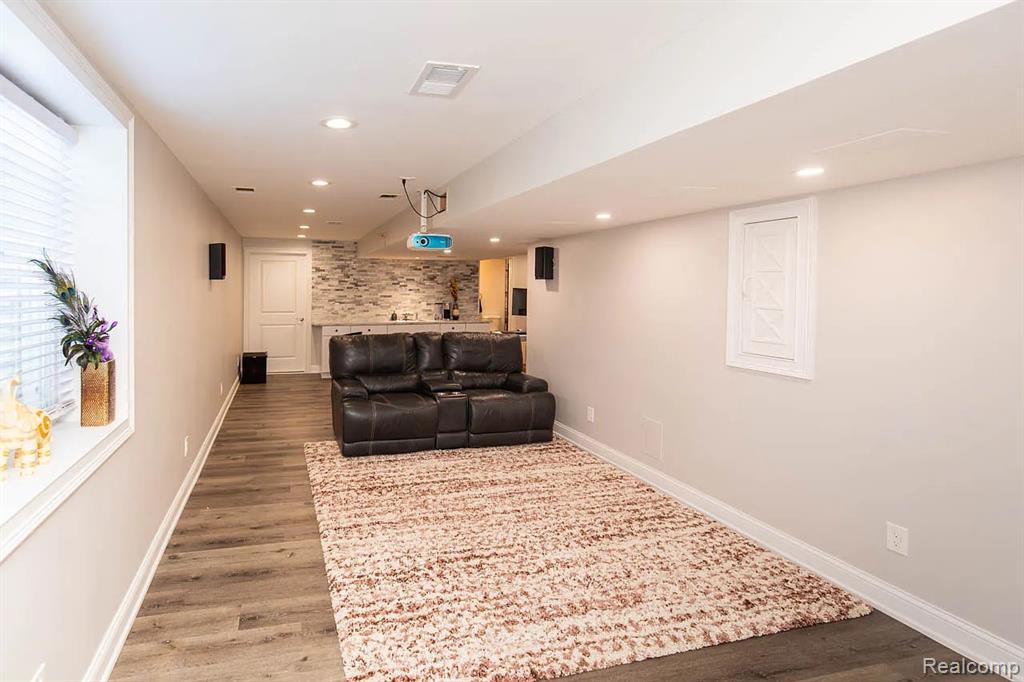 51123 Brompton, Novi, MI — Photo 12