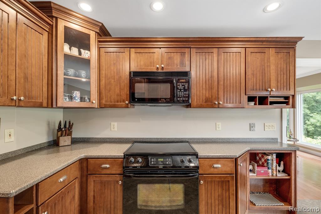 719 TEN POINT Drive, Rochester Hills, MI 48309 — Photo 16