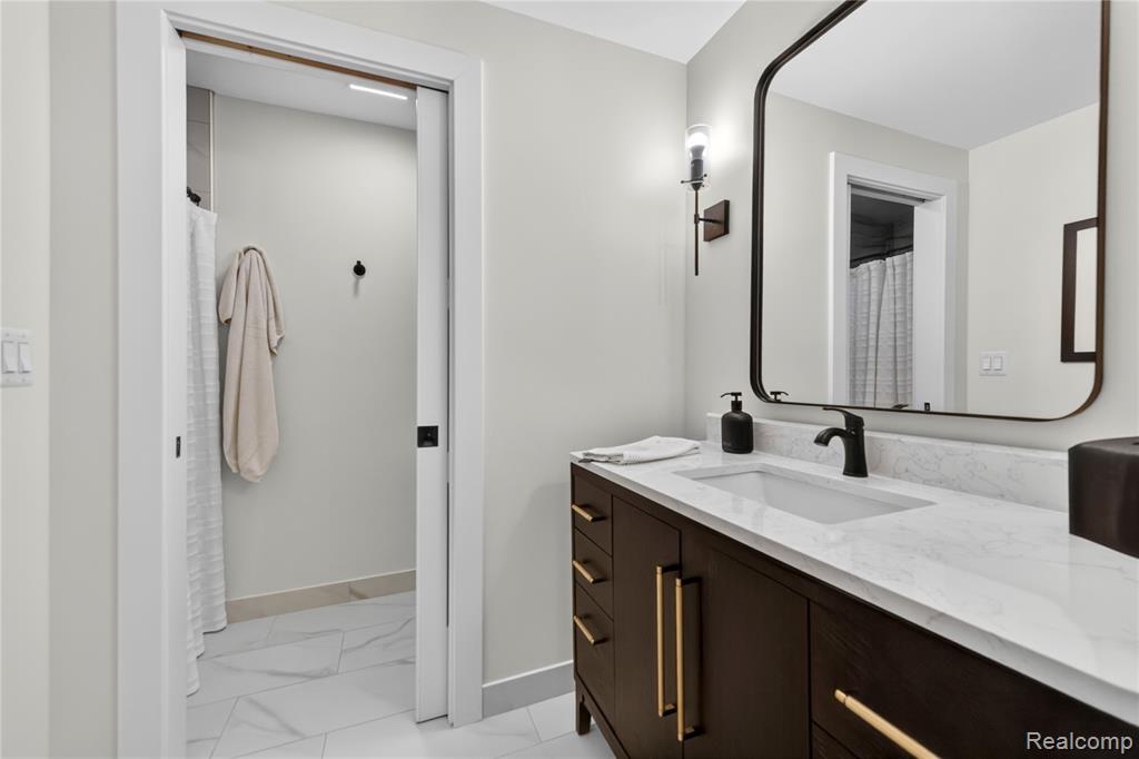 8439 Holcomb Road, Clarkston, MI 48348 — Photo 57