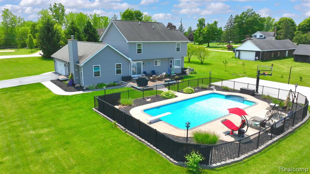 5015 LINDEMERE Drive, Fowlerville, MI 48836 — Photo 7