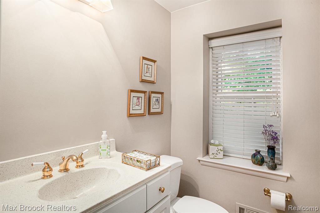 32533 Robinhood Drive, Beverly Hills, MI 48025 — Photo 24
