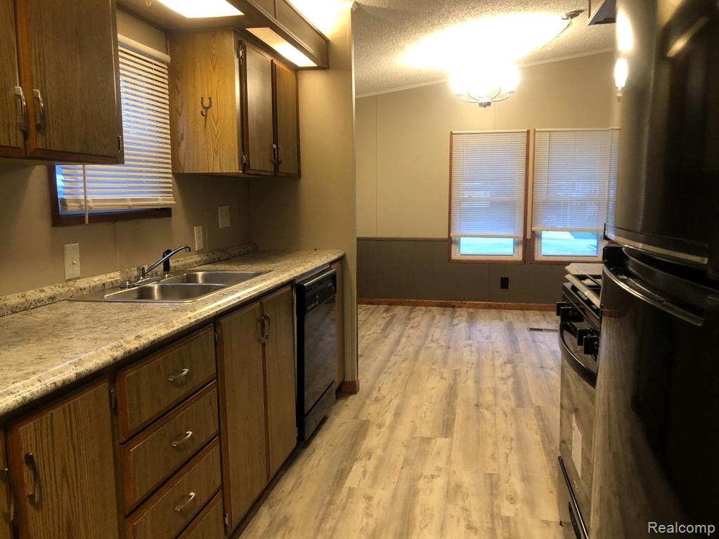 608 Holly Court, Jonesville, MI 49250 — Photo 12