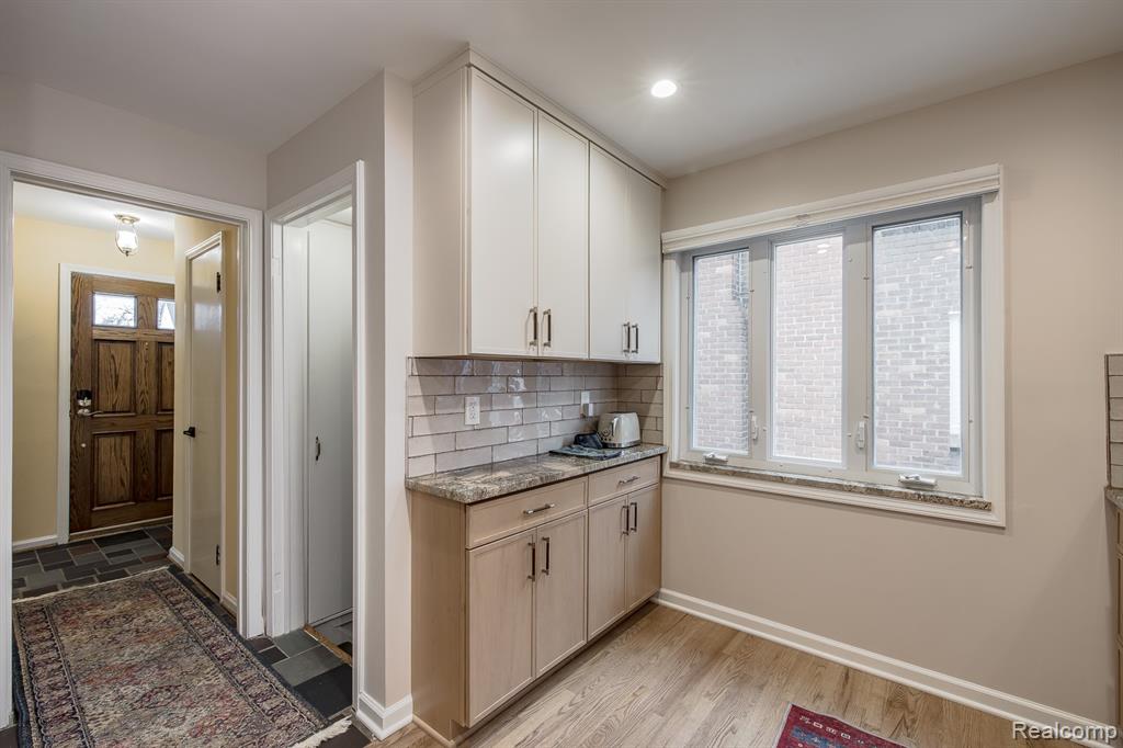 10846 Hart Avenue, Huntington Woods, MI — Photo 17