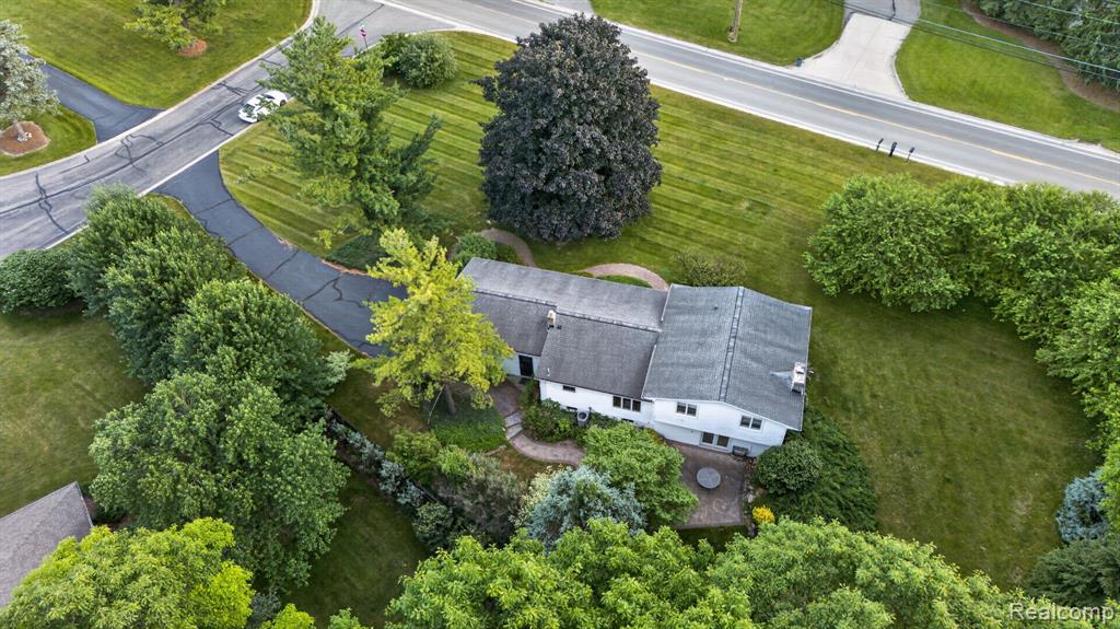 9144 Deer Park Court, Fenton, MI 48430 — Photo 61