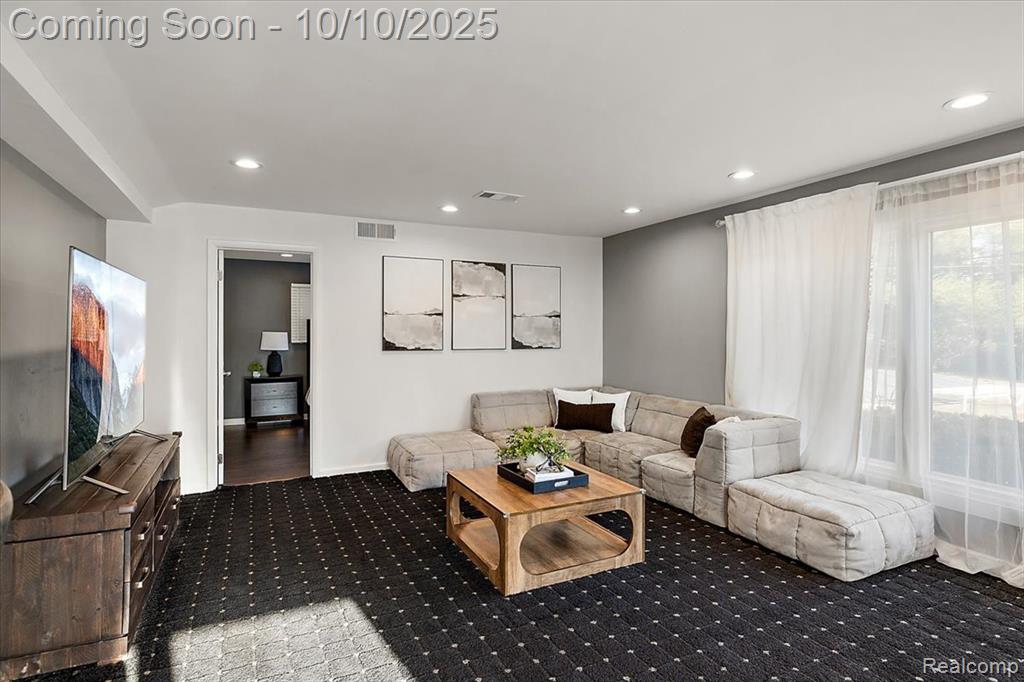 7496 Cornwall Court, West Bloomfield, MI — Photo 10