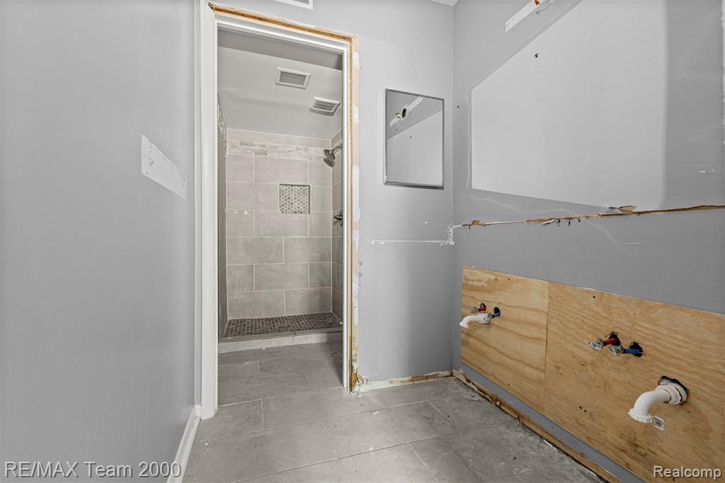 5445 Pine View Drive, Ypsilanti, MI 48197 — Photo 22
