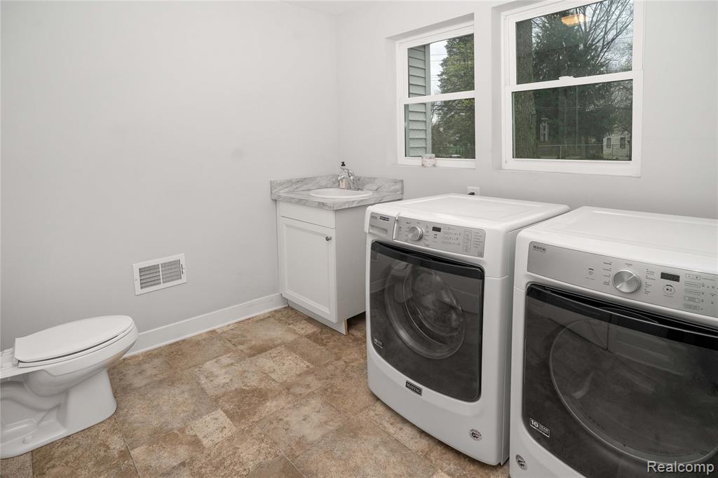 620 S Briarvale Drive, Auburn Hills, MI 48326 — Photo 24