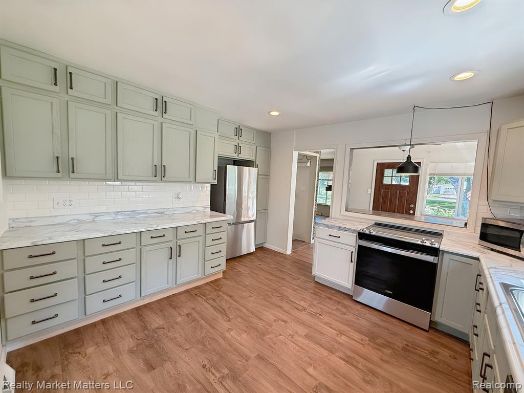 4424 Killarney Park Drive, Burton, MI 48529 — Photo 4