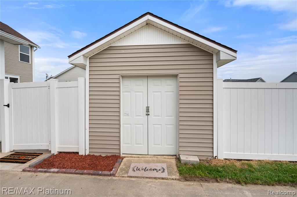 6327 Saint Charles Pass, Swartz Creek, MI 48473 — Photo 36