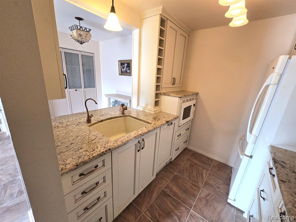 1472 W CHATEAU VERT (Unit H) Street, Ypsilanti, MI 48197 — Photo 8